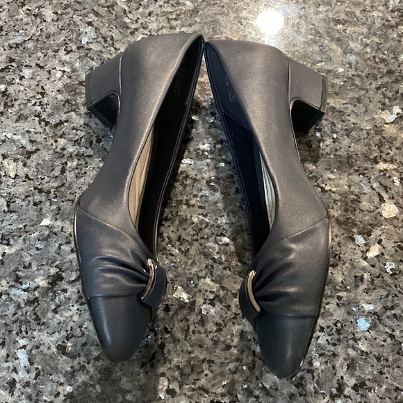 NWOT East Street Navy Pump round toe block heels | Size 8 1/2 - Picture 8 of 10